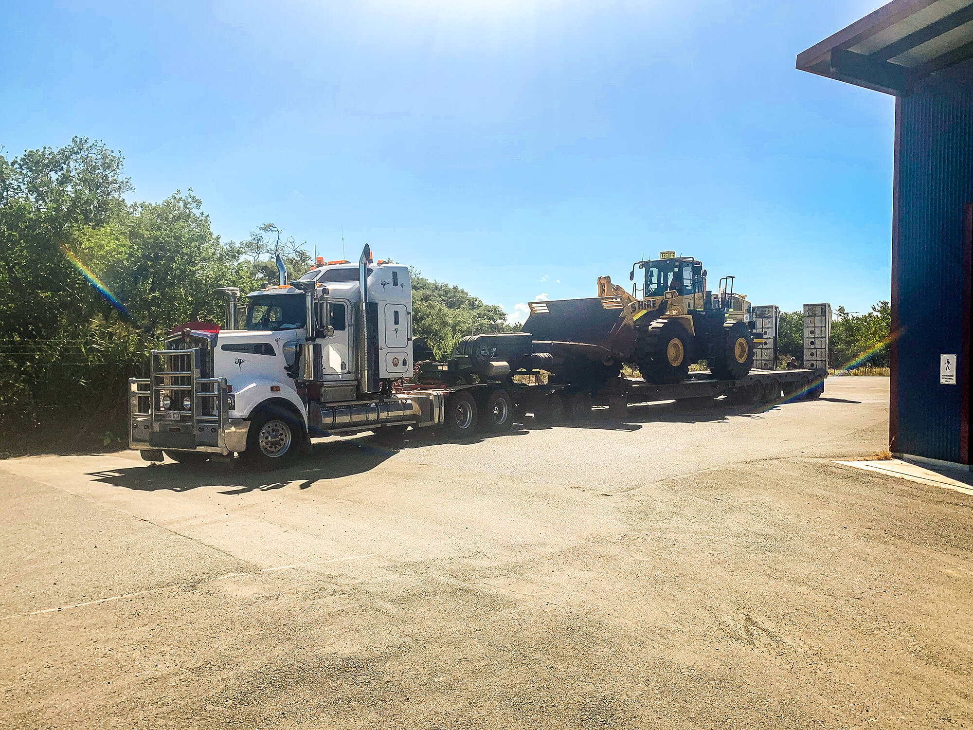 MACKAY MACHINES START MOVING! Brooks Hire