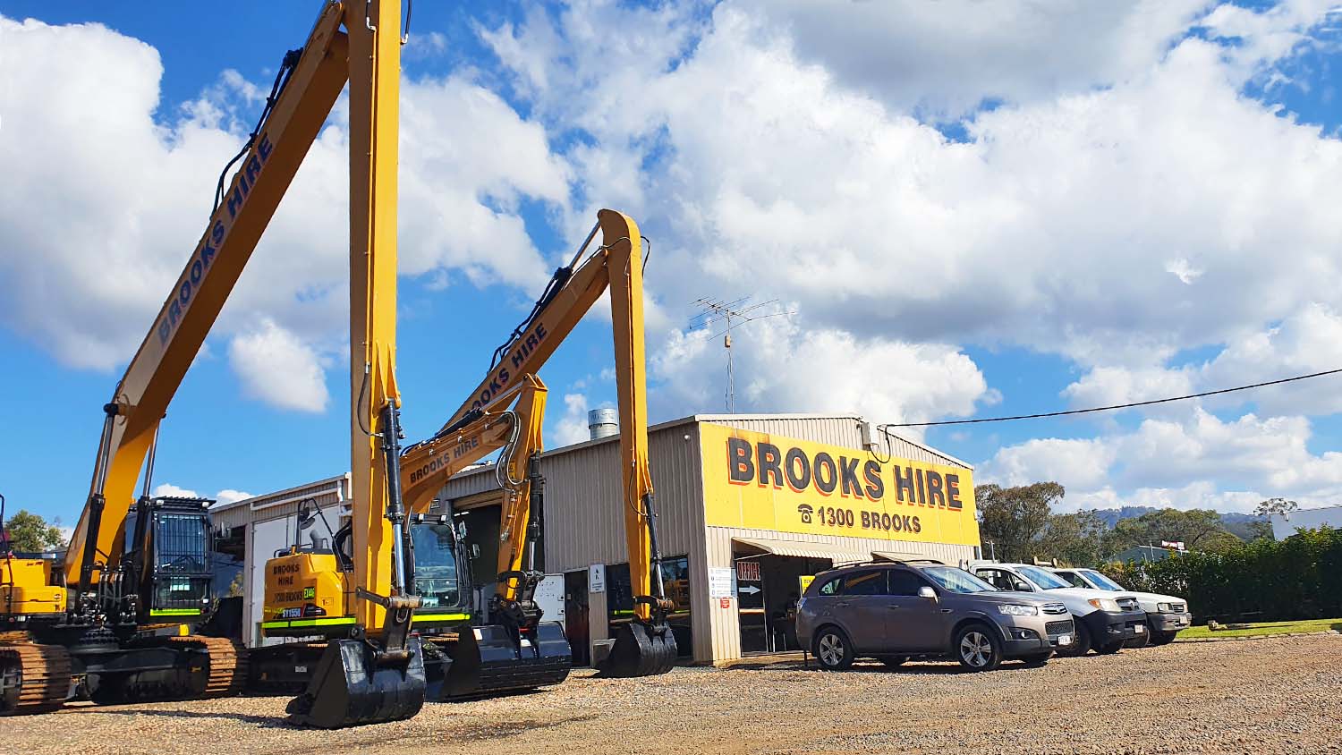 LONG REACH DIGGERS! Brooks Hire