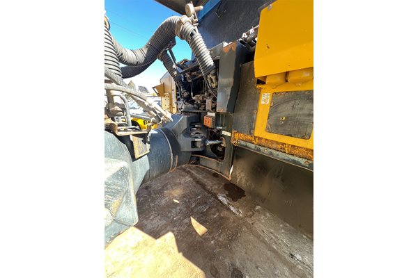 ADT030 - Komatsu HM400-2 image 3