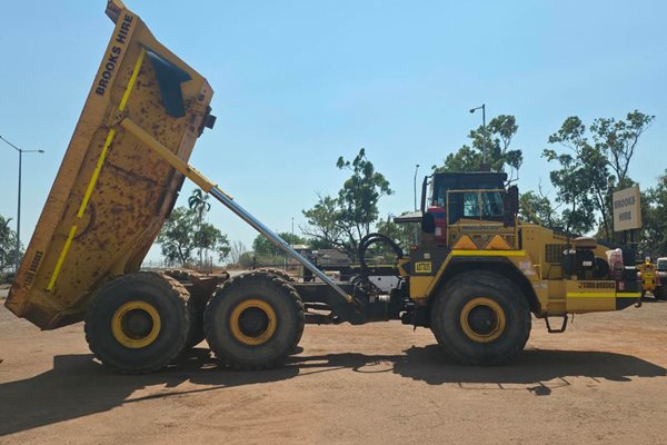 ADT035 - Komatsu HM400-2 for sale image 11