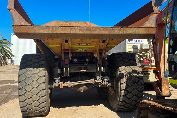 ADT057 - Komatsu HM400-2 image 3