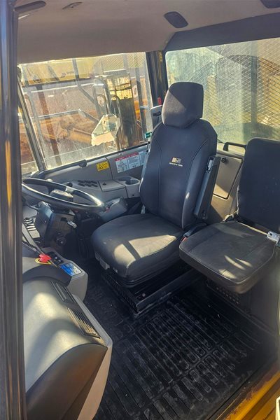 ADT093 - Komatsu HM400-3