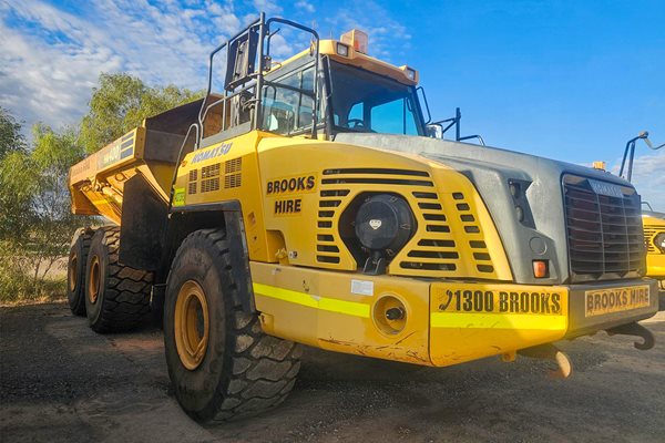 ADT093 - Komatsu HM400-3 image 2