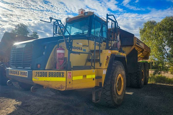 ADT093 - Komatsu HM400-3 image 3