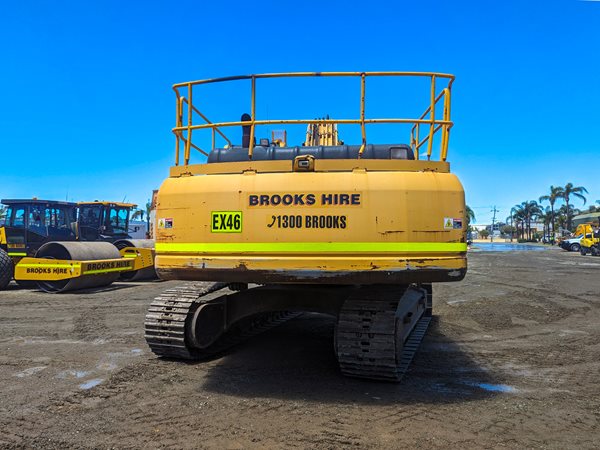 EX046 - Komatsu PC300-8 image 4