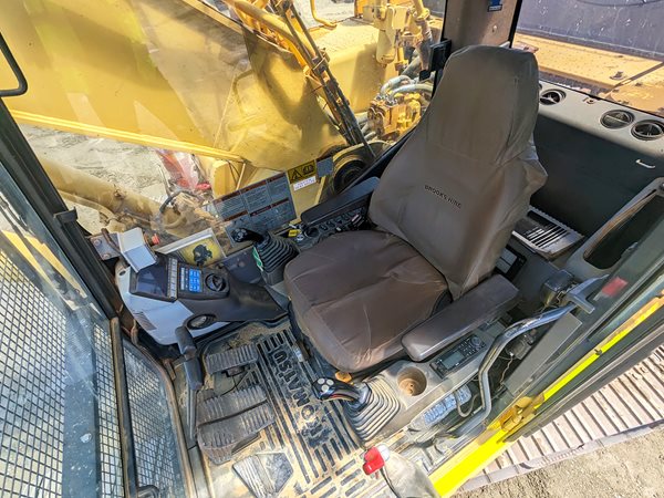 EX046 - Komatsu PC300-8 image 5