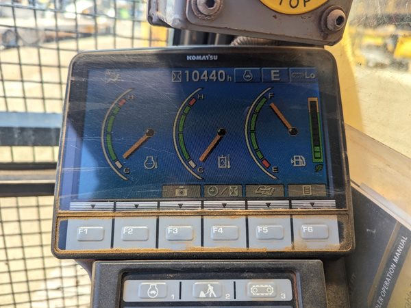 EX046 - Komatsu PC300-8 image 6