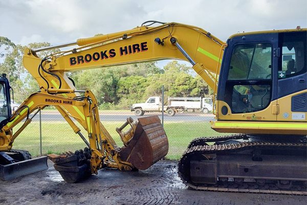 EX064 - Komatsu PC200-8 For Sale image 3