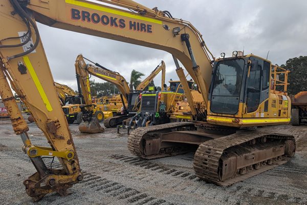 EX112 - Komatsu PC270LC-8 For Sale image 11