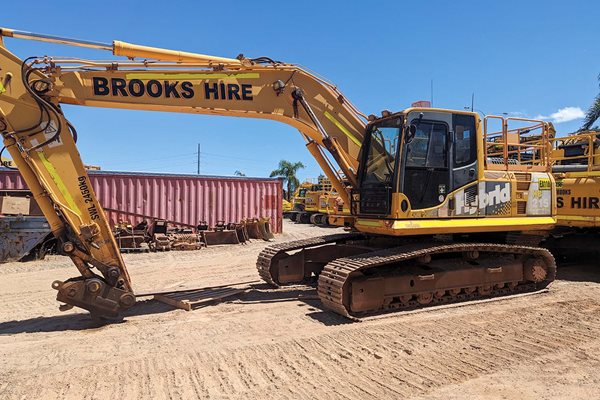 EX118 - Komatsu HB215LC-1 image 5