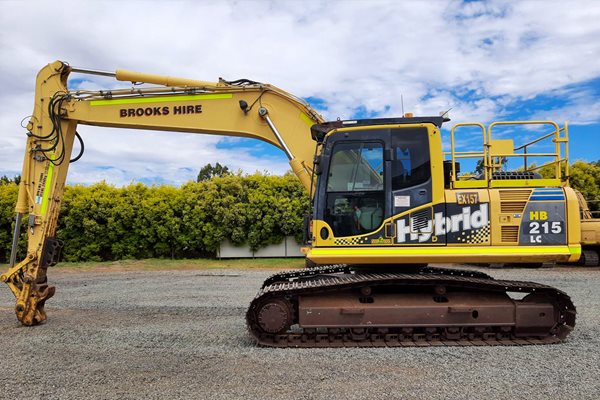 EX157 - Komatsu HB215LC-1 image 2