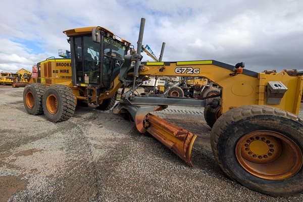 G022 - John Deere 672G For Sale image 2