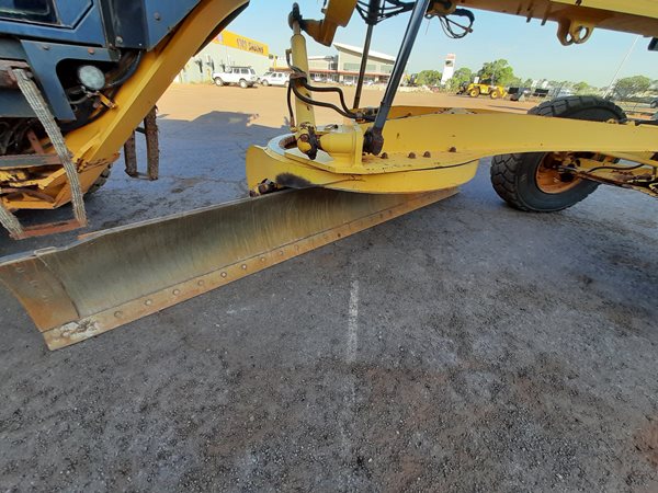 G027 - Komatsu GD655-5 14'