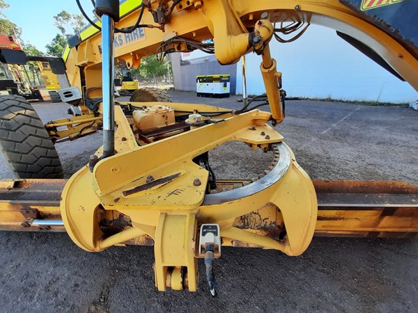 G027 - Komatsu GD655-5 14' image 3