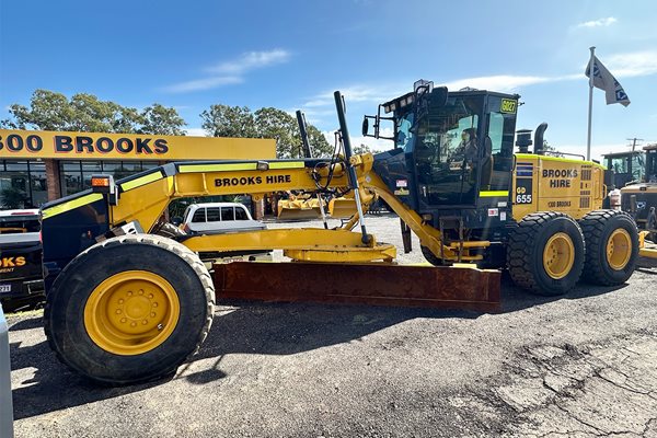 G027 - Komatsu GD655-5 14' image 5