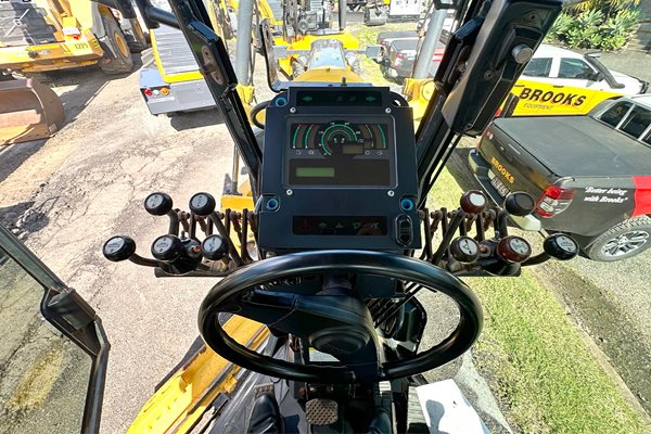 G027 - Komatsu GD655-5 14' image 7