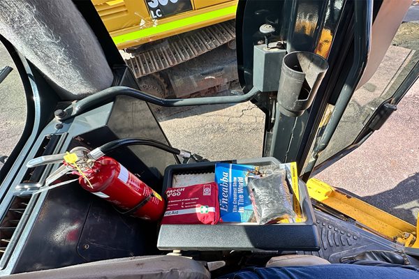 G027 - Komatsu GD655-5 14' image 9