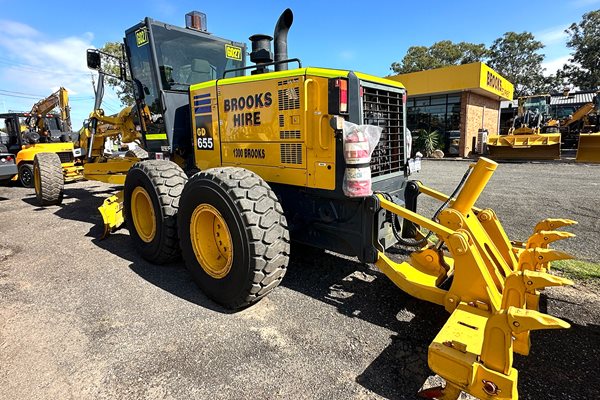 G027 - Komatsu GD655-5 14' image 6