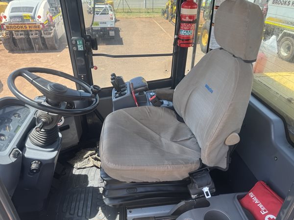 L048 - Komatsu WA320PZ-6 for sale image 13