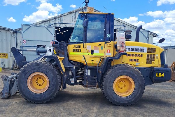 L064 - Komatsu WA250PZ-6 + GP Bucket