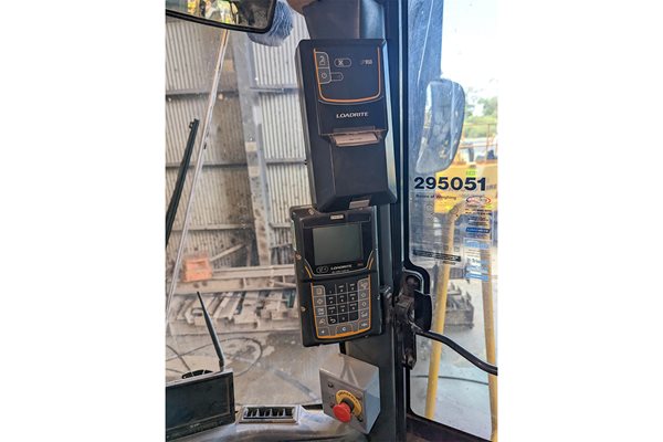 L099 - Komatsu WA500-6 For Sale SOLD image 9