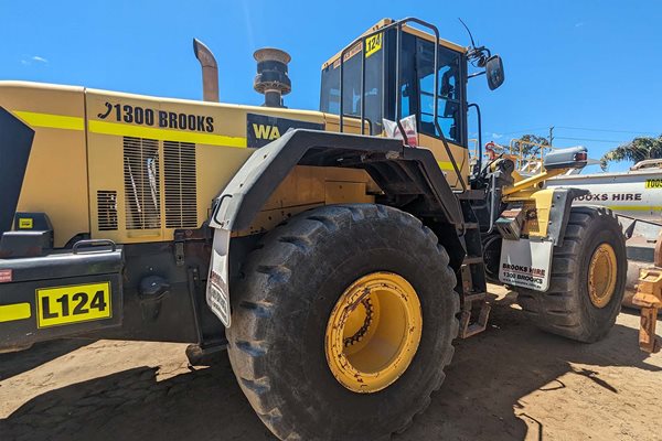 L124 - Komatsu WA470-6A image 3