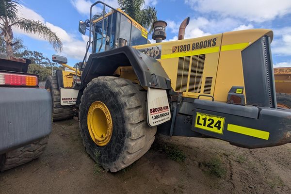 L124 - Komatsu WA470-6A image 6