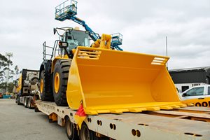 2-Komatsu-WA500-2.jpg