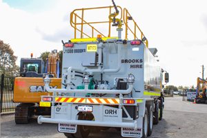 Water-Truck-ISUZU-FYH-900-x-550-4-2.jpeg Water-Truck-ISUZU-FYH-900-x-550-4-2.jpeg